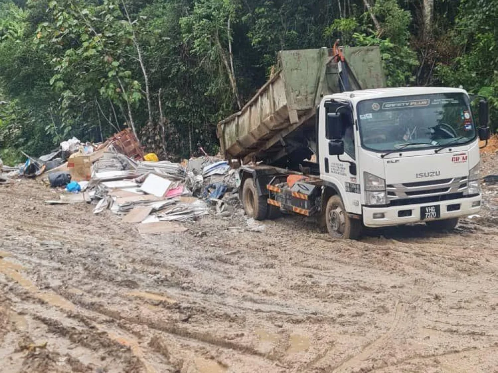 Operasi Membenteras Pembuangan Sampah Haram