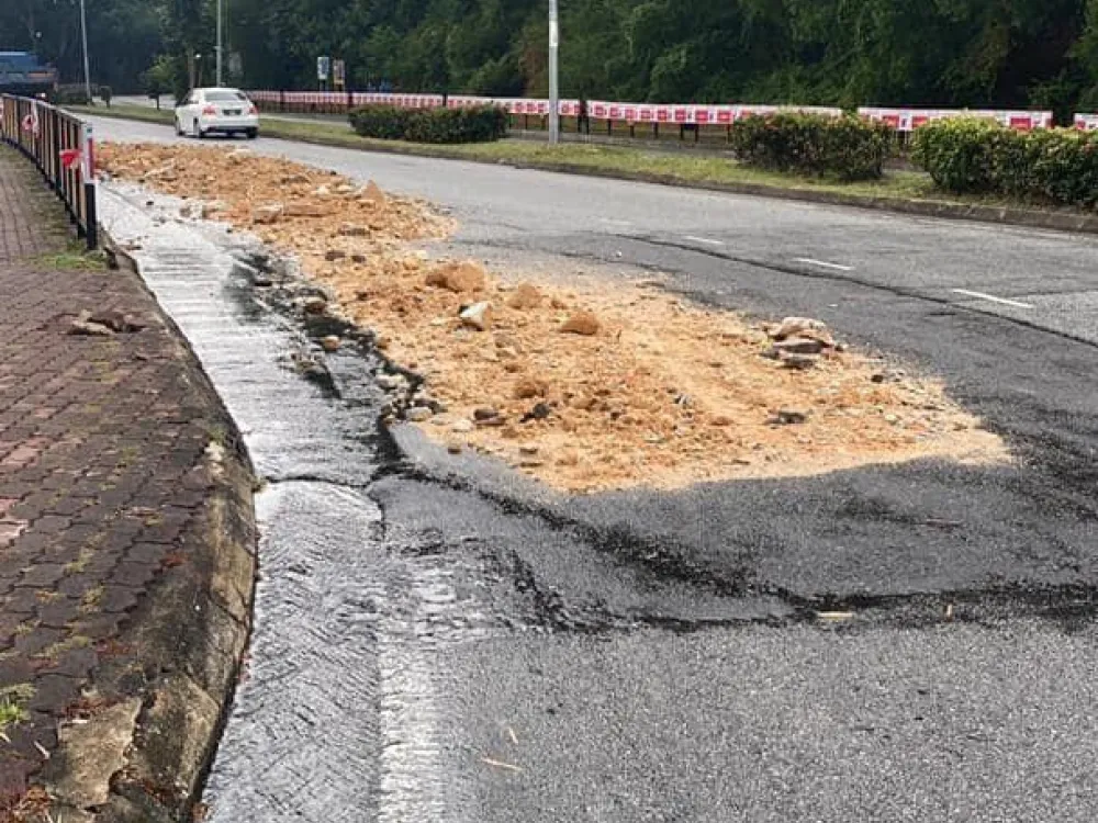 Insiden Membahayakan Pengguna Jalan Raya