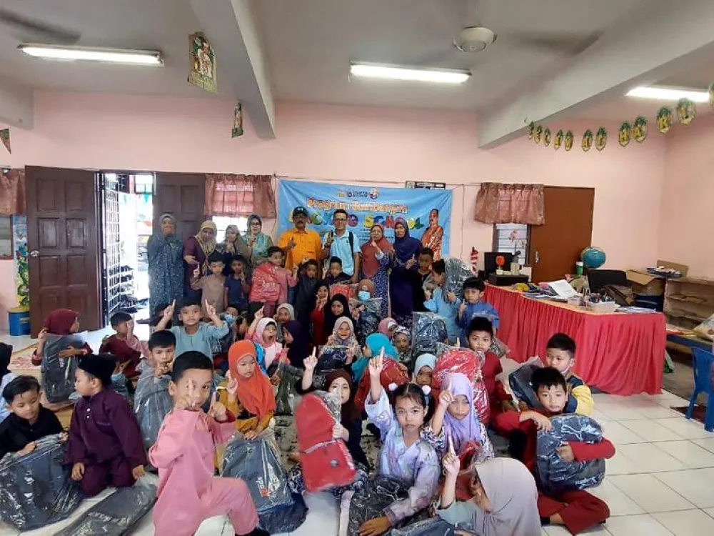 Program Sumbangan 'Back To School' Ahli Majlis Zon 1
