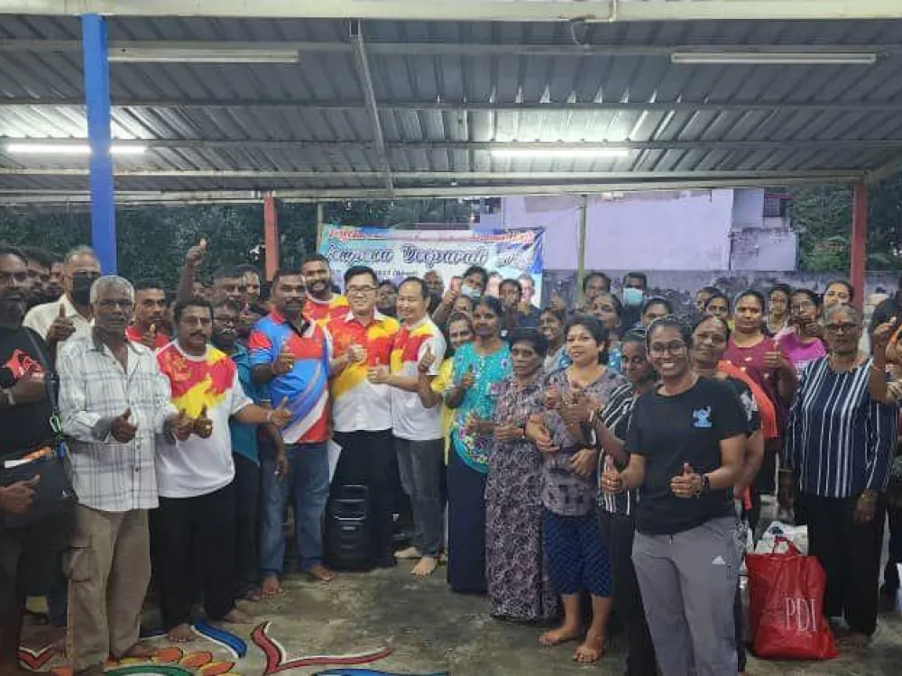 Sumbangan Barang Keperluan Sempena Perayaan Deepavali Oleh Ahli Majlis MPS Zon 18