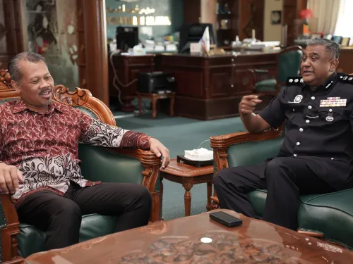 KUNJUNG HORMAT KETUA POLIS IPD GOMBAK KE MPS