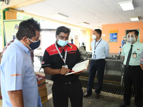 Penyerahan Bantuan Covid-19 Kepada Hospital Selayang Dan PPV FRIM