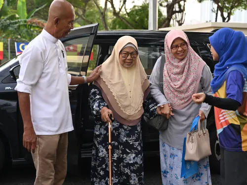 MAJLIS PERASMIAN PUSAT AKTIVITI WARGA EMAS (PAWE) SUNGAI TUA DAN MAJLIS PECAH TANAH KOMPLEKS ISLAM WIRA DAMAI BATU CAVES,DAERAH GOMBAK