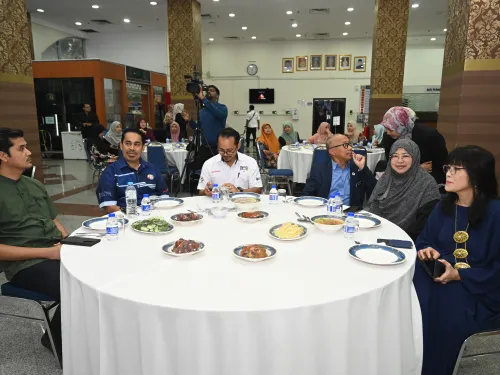 MAJLIS CABUTAN BERTUAH KEMPEN DAFTAR BAYAR DAN MENANG KAWASAN KAMPUNG