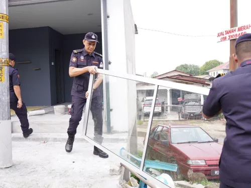 Tindakan Perobohan Di Kampung Simpang Tiga Gombak