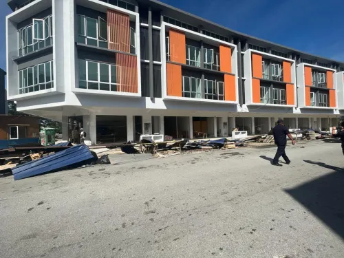 Bina Papan Dendeng (Hoarding) Atas Jalan, MPS Ambil Tindakan Roboh