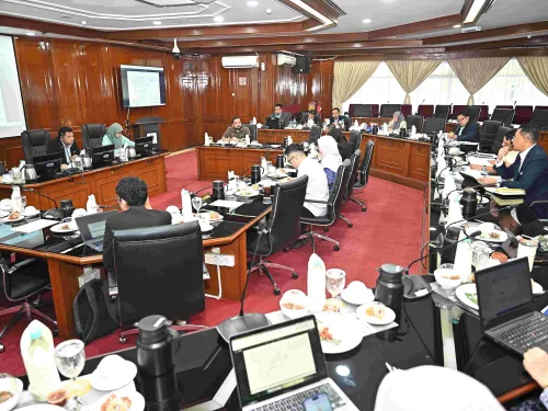 MESYUARAT BERSAMA ADUN