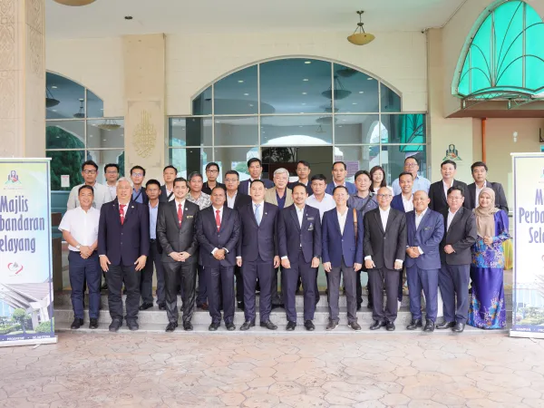 LAWATAN DARI THU DUC CITY PEOPLE'S COUNCIL, VIETNAM