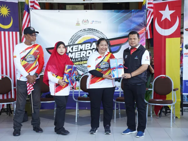 KEMBARA MERDEKA JALUR GEMILANG NEGERI SELANGOR DAN PENYERAHAN BENDERA SERTA HELMET