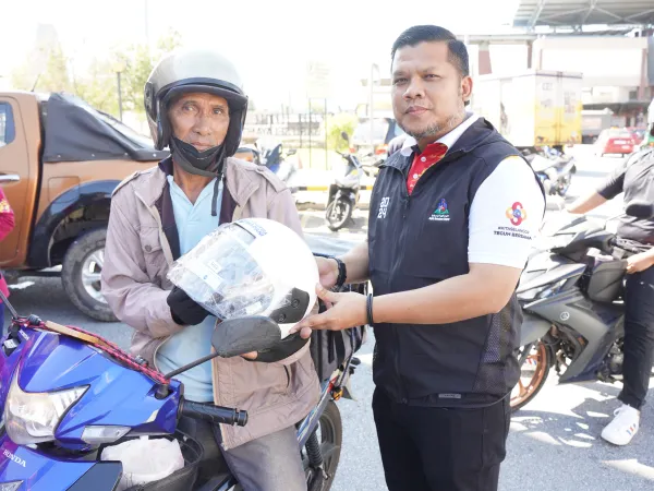KEMBARA MERDEKA JALUR GEMILANG NEGERI SELANGOR DAN PENYERAHAN BENDERA SERTA HELMET