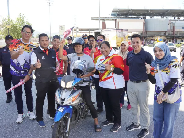 KEMBARA MERDEKA JALUR GEMILANG NEGERI SELANGOR DAN PENYERAHAN BENDERA SERTA HELMET