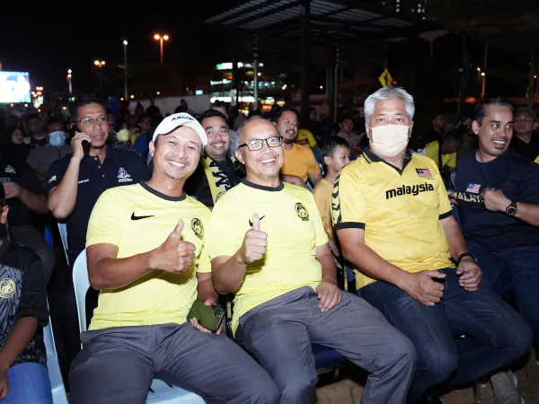TAYANGAN SKRIN BESAR PERLAWANAN BOLA SEPAK MALAYSIA VS THAILAND