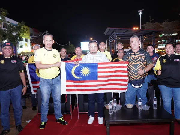 TAYANGAN SKRIN BESAR PERLAWANAN BOLA SEPAK MALAYSIA VS THAILAND
