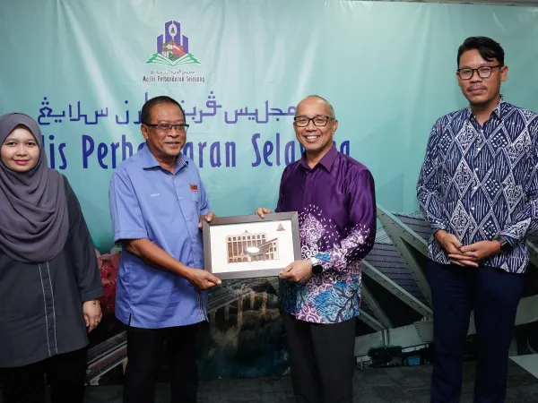 KUNJUNG HORMAT AHLI JEMAAH PENGARAH DAN ANGGOTA PENGURUSAN PERTUBUHAN PELADANG KAWASAN (PPK) GOMBAK DAN PETALING