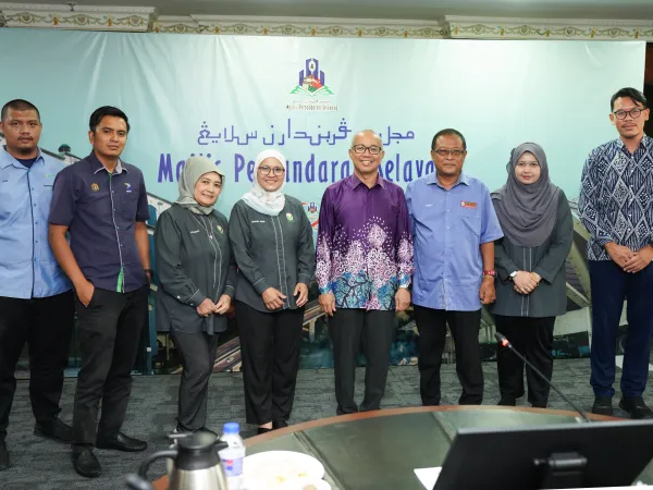 KUNJUNG HORMAT AHLI JEMAAH PENGARAH DAN ANGGOTA PENGURUSAN PERTUBUHAN PELADANG KAWASAN (PPK) GOMBAK DAN PETALING