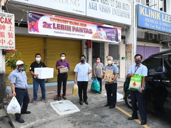 Program Penyerahan Sumbangan Keperluan Asas Ahli Majlis Zon 12