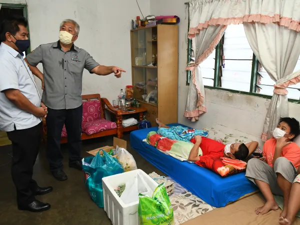 Program Penyerahan Sumbangan Keperluan Asas Ahli Majlis Zon 12