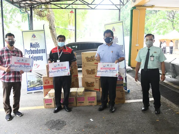Penyerahan Bantuan Covid-19 Kepada Hospital Selayang Dan PPV FRIM