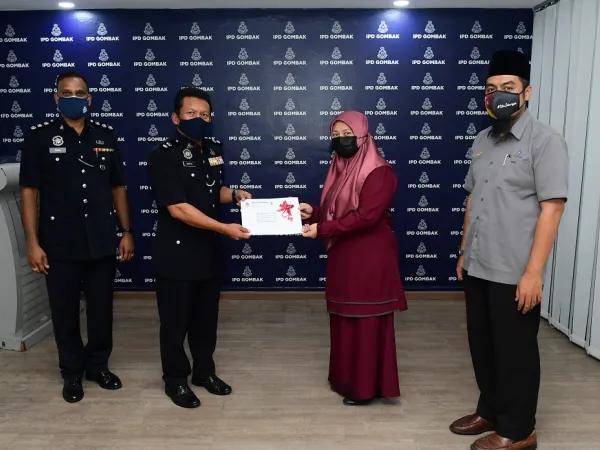 MPS Serah Sumbangan Logistik Kepada IPD Gombak