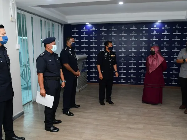 MPS Serah Sumbangan Logistik Kepada IPD Gombak