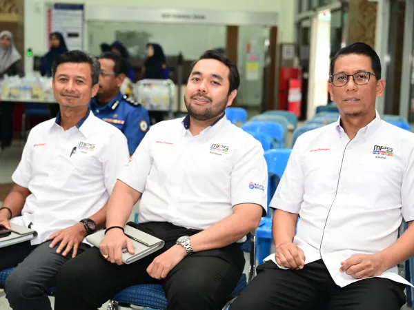 MAJLIS PENYERAHAN CENDERAHATI TONG SAMPAH KEPADA PEMBAYAR CUKAI TAKSIRAN