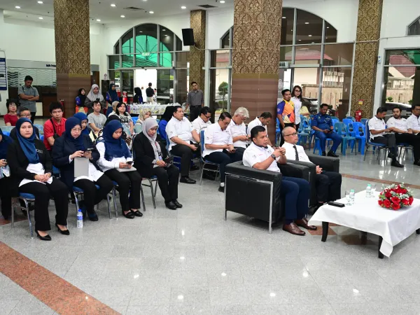 MAJLIS PENYERAHAN CENDERAHATI TONG SAMPAH KEPADA PEMBAYAR CUKAI TAKSIRAN