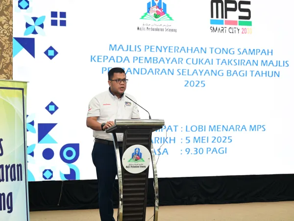 MAJLIS PENYERAHAN CENDERAHATI TONG SAMPAH KEPADA PEMBAYAR CUKAI TAKSIRAN