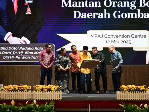 MAJLIS MAKAN MALAM PENGHARGAAN MANTAN ORANG BESAR DAERAH GOMBAK KEDUA