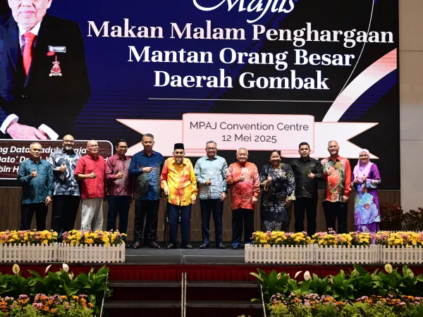 MAJLIS MAKAN MALAM PENGHARGAAN MANTAN ORANG BESAR DAERAH GOMBAK KEDUA