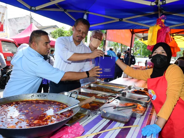 LAWATAN TRN PADANG BAZAR RAMADAN