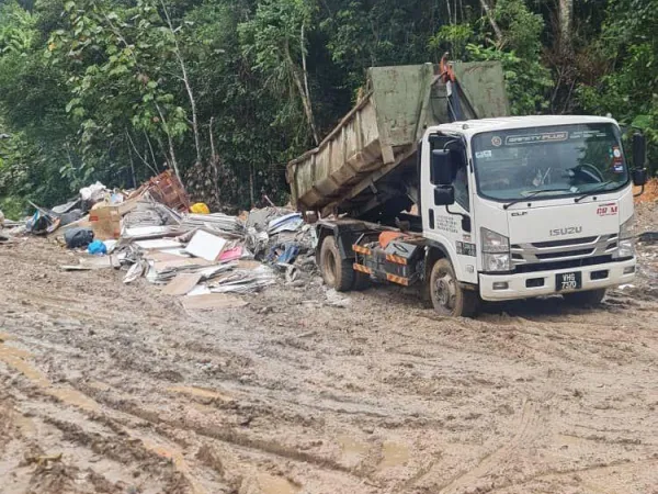 Operasi Membenteras Pembuangan Sampah Haram