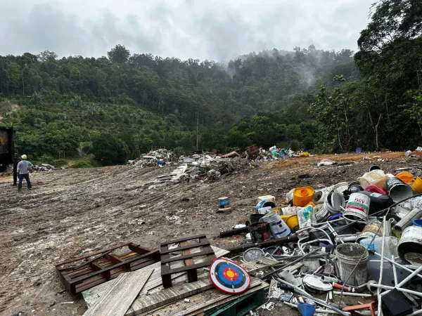 Operasi Membenteras Pembuangan Sampah Haram