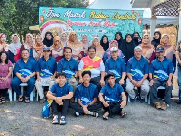 Program Jom Masak Bubur Lambuk Bersama Anak Muda
