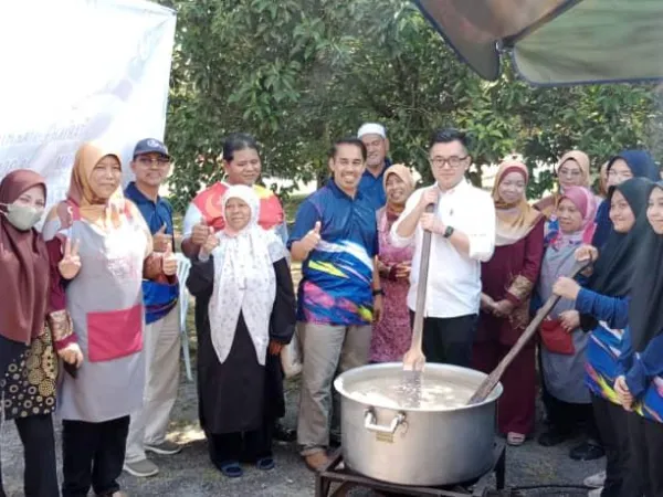 Program Jom Masak Bubur Lambuk Bersama Anak Muda