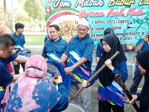 Program Jom Masak Bubur Lambuk Bersama Anak Muda
