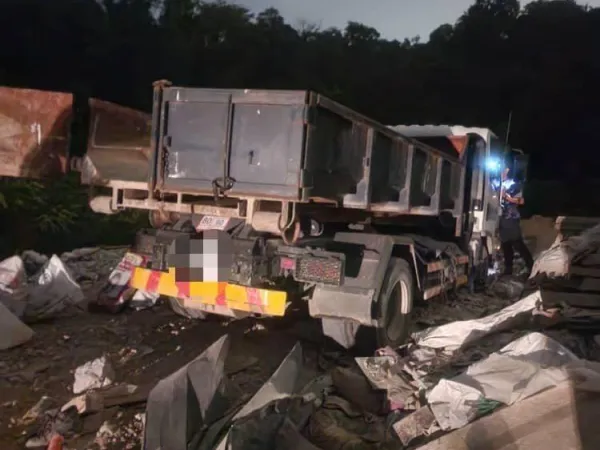 Lagi Lori Sampah Disita