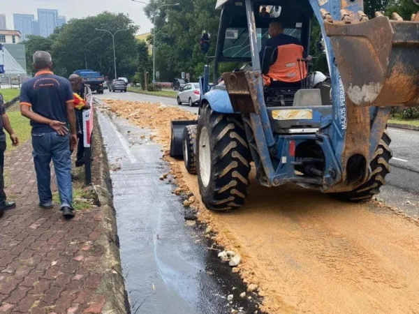 Insiden Membahayakan Pengguna Jalan Raya