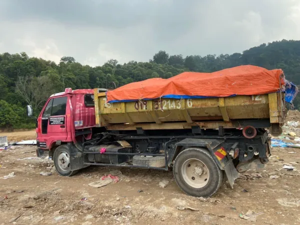 Lagi Lori Sampah Disita 2