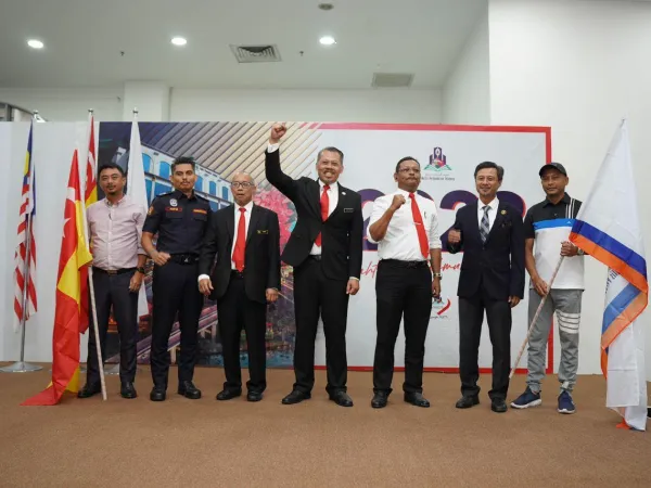 Majlis Penyerahan Bendera Kepada Kontinjen Sukan MPS