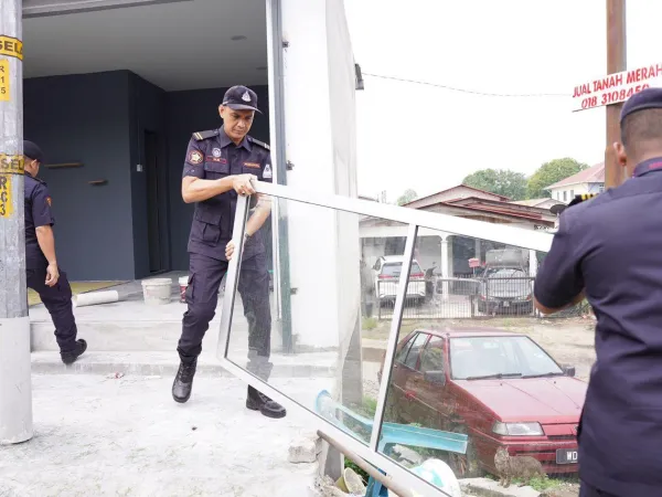 Tindakan Perobohan Di Kampung Simpang Tiga Gombak