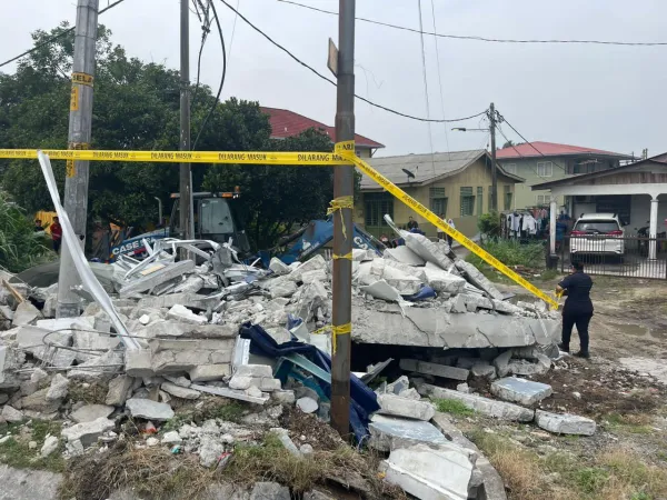 Tindakan Perobohan Di Kampung Simpang Tiga Gombak