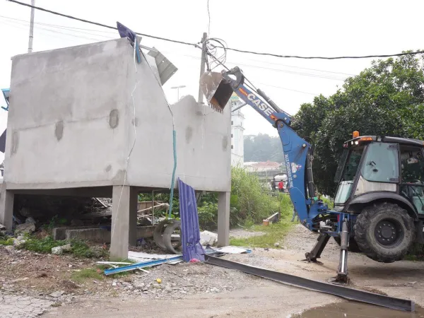 Tindakan Perobohan Di Kampung Simpang Tiga Gombak