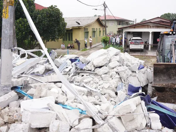 Tindakan Perobohan Di Kampung Simpang Tiga Gombak