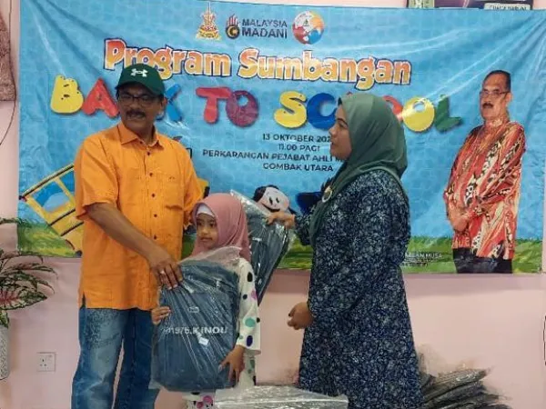 Program Sumbangan 'Back To School' Ahli Majlis Zon 1