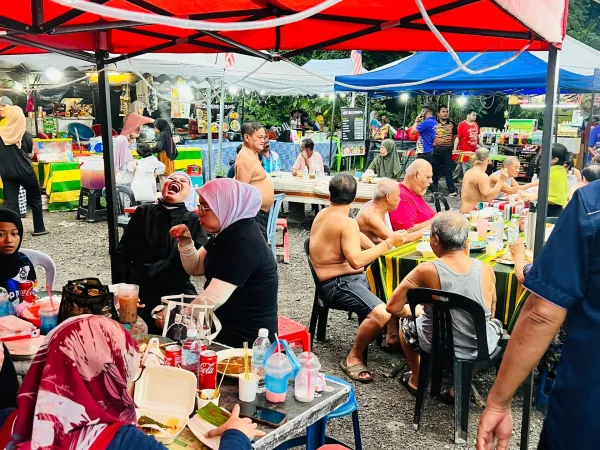 Majlis Minum Petang Bersama Pengunjung Kolam Air Panas Selayang