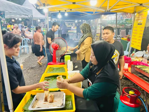 Majlis Minum Petang Bersama Pengunjung Kolam Air Panas Selayang