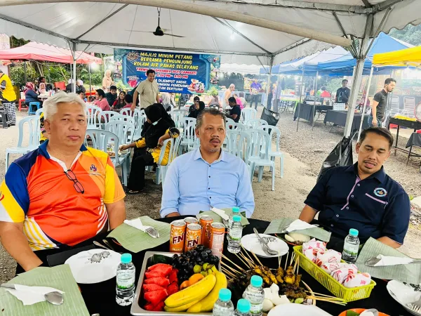 Majlis Minum Petang Bersama Pengunjung Kolam Air Panas Selayang