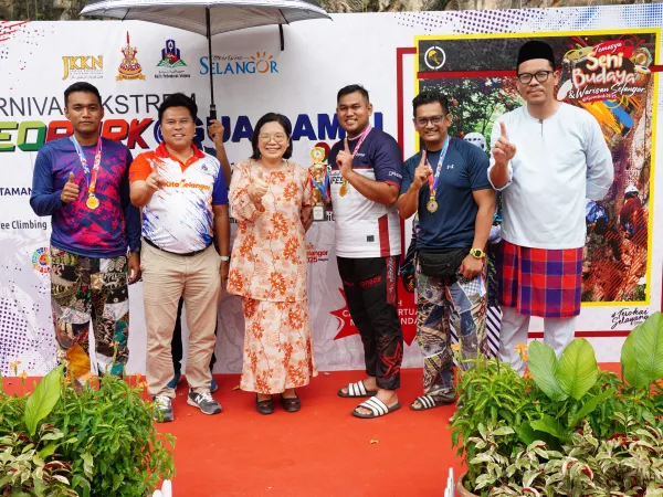 KARNIVAL EKSTREM GUA DAMAI 2025