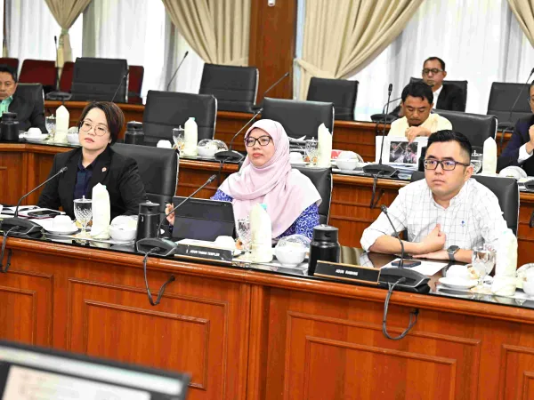 MESYUARAT BERSAMA ADUN