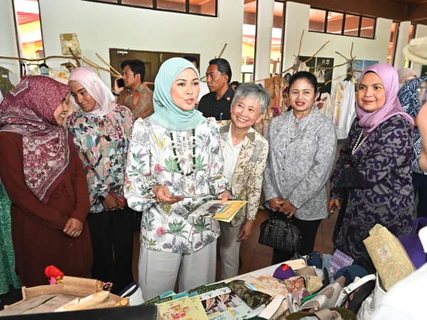 WARNA WARNI BOTANI FESTIVAL FABRIKASI 2025